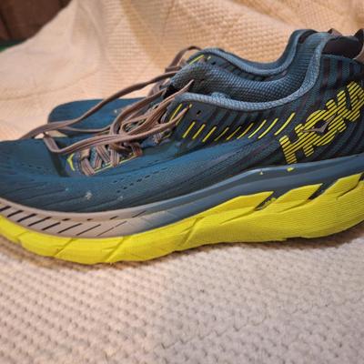 Sale Photo Thumbnail #782: Red or maroon or crimson tote with matching zipper bag