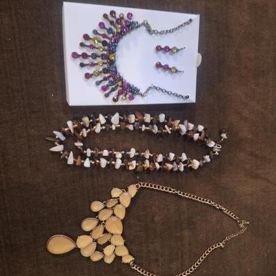 Sale Photo Thumbnail #887: 3 necklaces