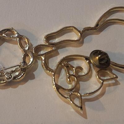 Sale Photo Thumbnail #906: cat pin  and round brooch