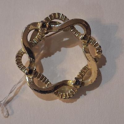 Sale Photo Thumbnail #908: cat pin  and round brooch