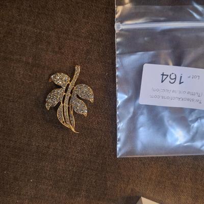 Sale Photo Thumbnail #917: vintage brooch