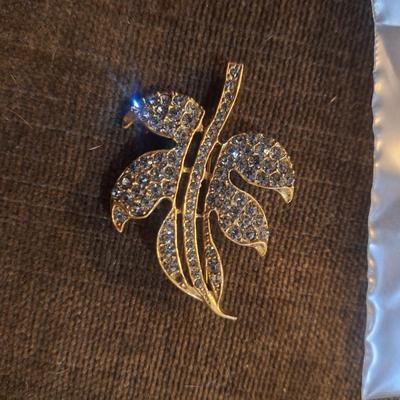 Sale Photo Thumbnail #919: vintage brooch