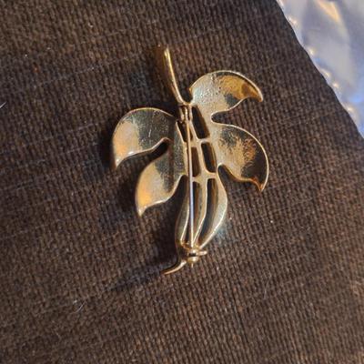 Sale Photo Thumbnail #918: vintage brooch