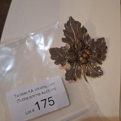 Sale Photo Thumbnail #955: pin brooch