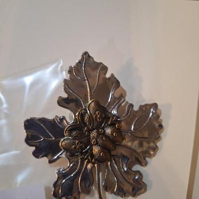 Sale Photo Thumbnail #956: pin brooch