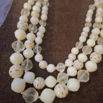 Sale Photo Thumbnail #979: does not react to uv light.