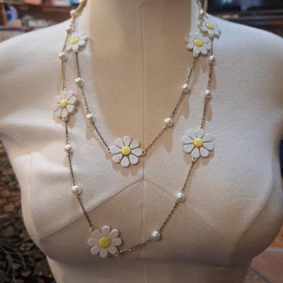Sale Photo Thumbnail #1010: very long necklace with plastic flowers