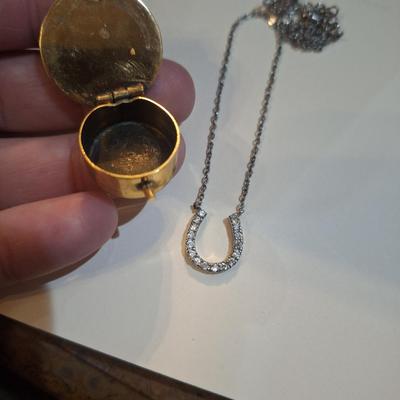 Sale Photo Thumbnail #1032: snuff box or pill box and necklace