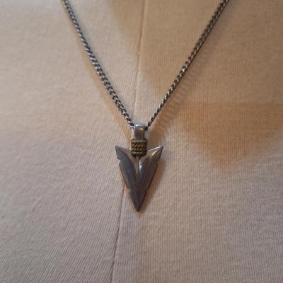 Sale Photo Thumbnail #1036: Necklace with arrow head pendant