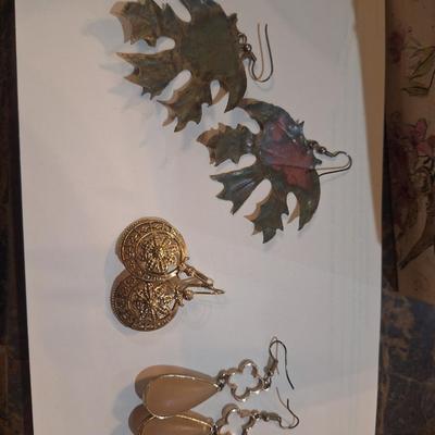 Sale Photo Thumbnail #1065: 3 pair earrings