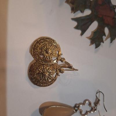 Sale Photo Thumbnail #1067: 3 pair earrings