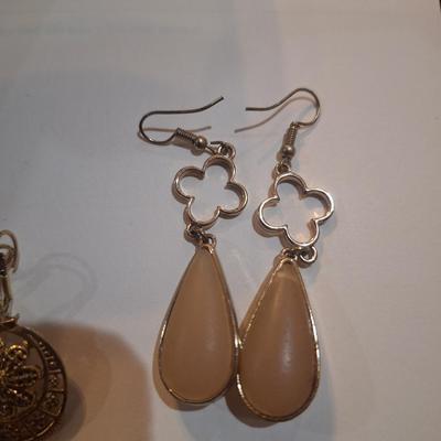 Sale Photo Thumbnail #1068: 3 pair earrings