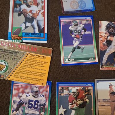 Sale Photo Thumbnail #1080: mixed lot of sports and other trading cards