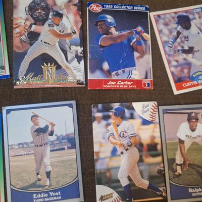 Sale Photo Thumbnail #1079: mixed lot of sports and other trading cards