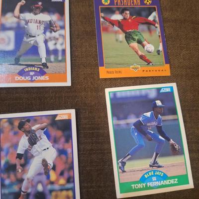 Sale Photo Thumbnail #1074: mixed lot of sports and other trading cards