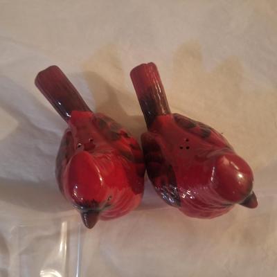 Sale Photo Thumbnail #1122: cardinal salt and pepper shakers