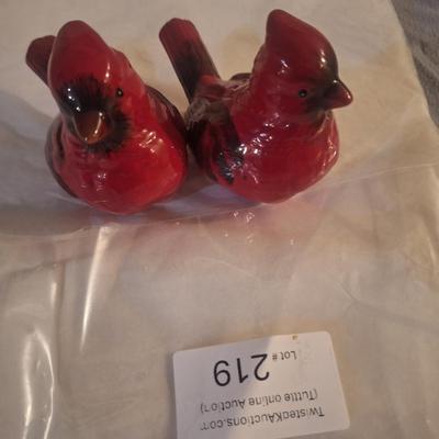 Sale Photo Thumbnail #1121: cardinal salt and pepper shakers