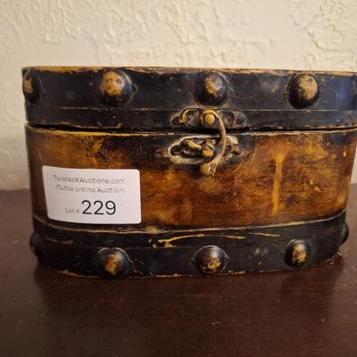 Sale Photo Thumbnail #1166: Metal oval storage box