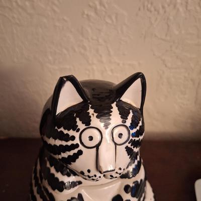 Sale Photo Thumbnail #1175: perfect for the lover of all things vintage and all things cat.