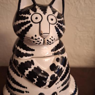 Sale Photo Thumbnail #1176: perfect for the lover of all things vintage and all things cat.