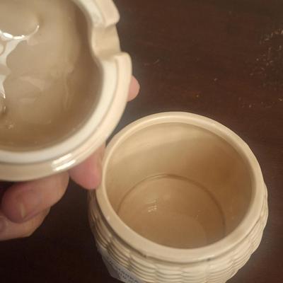 Sale Photo Thumbnail #1200: it's either for sugar or for honey - check other lots, we have a cookie jar also