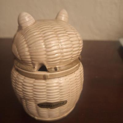 Sale Photo Thumbnail #1196: it's either for sugar or for honey - check other lots, we have a cookie jar also