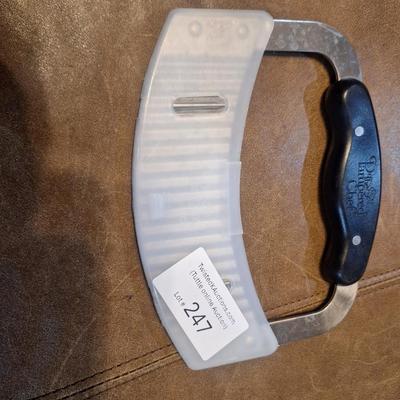 Sale Photo Thumbnail #1265: Pampered Chef Crinkle cutter