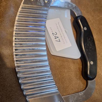 Sale Photo Thumbnail #1267: Pampered Chef Crinkle cutter