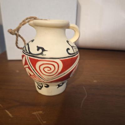 Sale Photo Thumbnail #1322: Small ornament of folk art vase