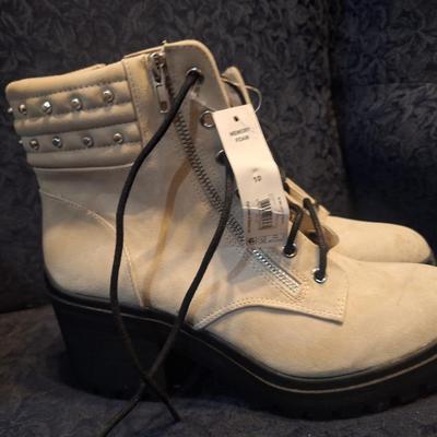 Sale Photo Thumbnail #1370: still have the tags on them