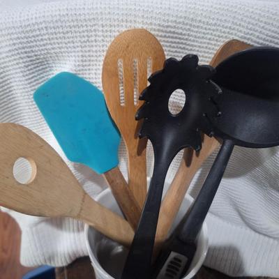 Sale Photo Thumbnail #1384: Pioneer woman utensil canister with some utensils