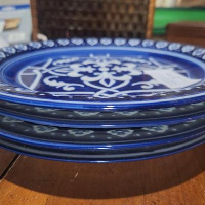 Sale Photo Thumbnail #1389: Blue and White Catalina Medallion plates, set of 4