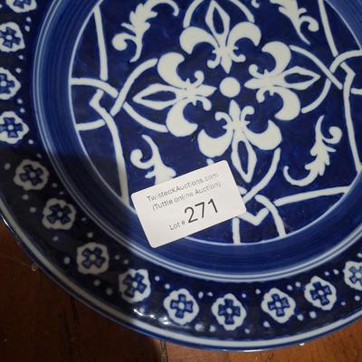 Sale Photo Thumbnail #1387: Blue and White Catalina Medallion plates, set of 4