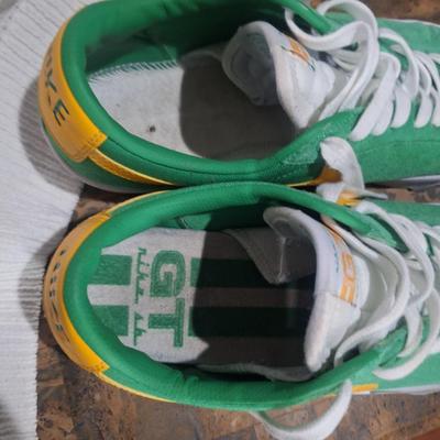 Sale Photo Thumbnail #1395: please notice that the insole of one is not like the other, it's either missing something or the wrong one is in it's place.  The shoes are in good shape otherwise.