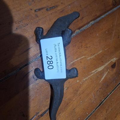 Sale Photo Thumbnail #1429: Cast Iron alligator