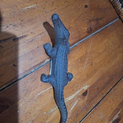 Sale Photo Thumbnail #1428: Cast Iron alligator