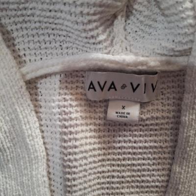 Sale Photo Thumbnail #1438: ava-viv size XL pull over crocheted hoodie