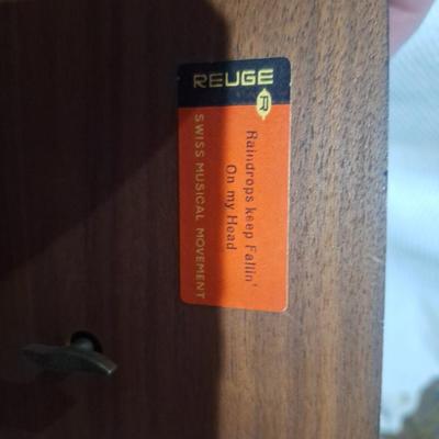 Sale Photo Thumbnail #1464: this is for the center bowl with lid and the 4 side dishes, all are in great shape but a few of the dishes have very small chips on inside corners which are not visible when using set up.