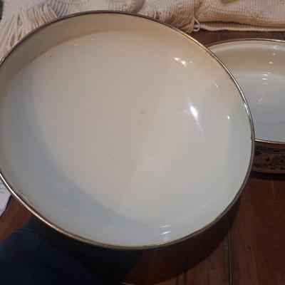 Sale Photo Thumbnail #1476: this is the 2 inch tall pot with lid.