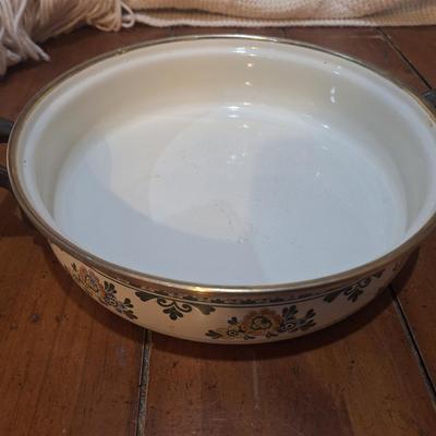 Sale Photo Thumbnail #1475: this is the 2 inch tall pot with lid.