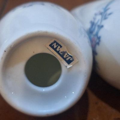 Sale Photo Thumbnail #1506: salt and pepper shakers