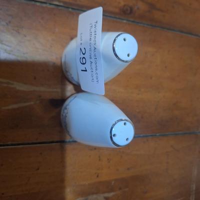 Sale Photo Thumbnail #1504: salt and pepper shakers
