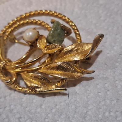 Sale Photo Thumbnail #1529: vintage brooch