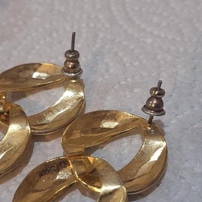 Sale Photo Thumbnail #1543: gold tone but not gold