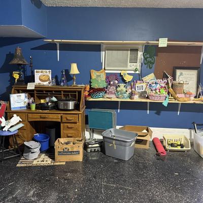 Lot 27: Garage / Rolltop table, train stuff & Some holiday selection