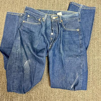 Sale Photo Thumbnail #192: In very good, like new condition, but there is a small light stripe on one leg that I think will go away when washed.5