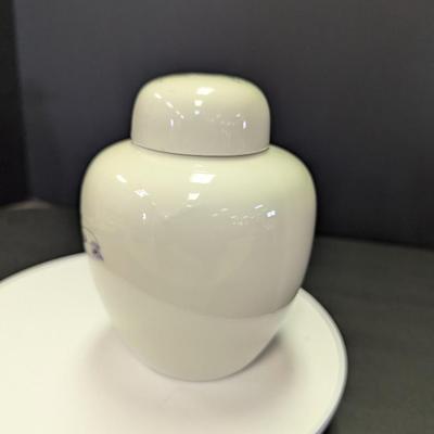 Ginger Jar Russ Ceramic Jar w/Lid Flowers Made In Japan #4938