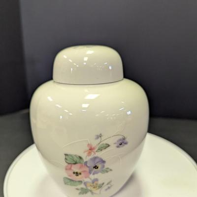 Ginger Jar Russ Ceramic Jar w/Lid Flowers Made In Japan #4938