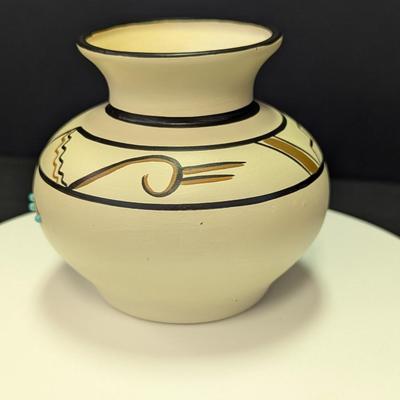 Signed Native American Southwest Indian Small Pottery Piece