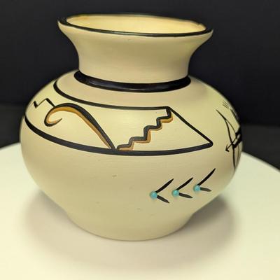 Signed Native American Southwest Indian Small Pottery Piece